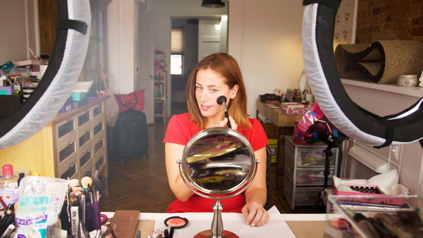 La critica all’influencer marketing, per la stampa, è solo «ClioMakeUp in lacrime»