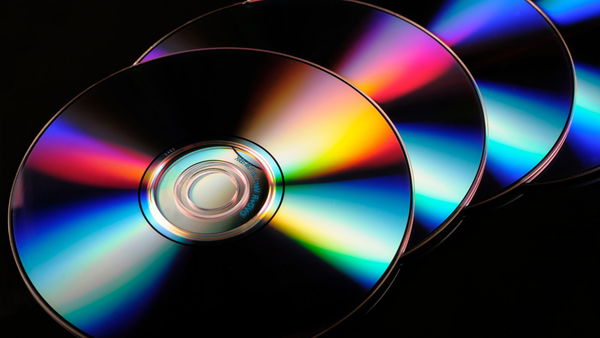 Dalla sua esplosione al suo declino, ecco come il CD ha contribuito alla rivoluzione dell’audio