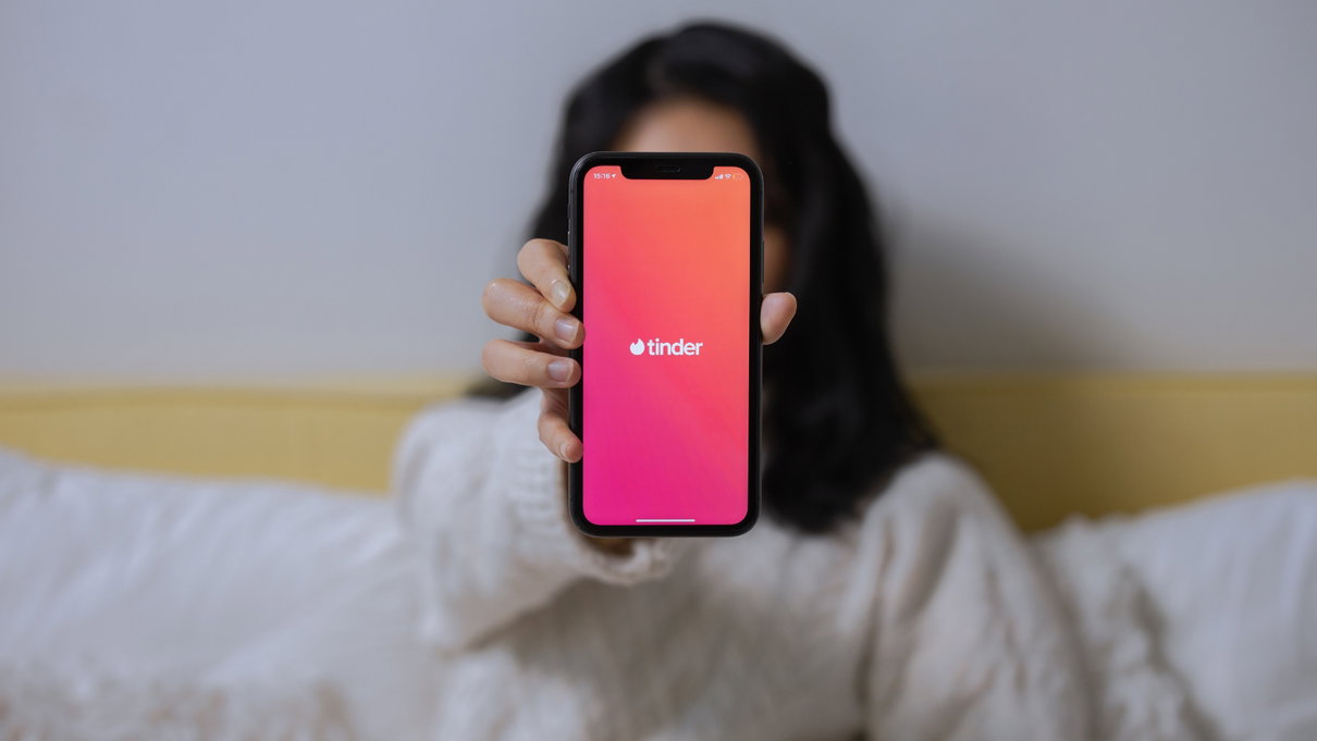 Tinder e l’utilizzo dell’intelligenza artificiale per la verifica degli utenti article-post