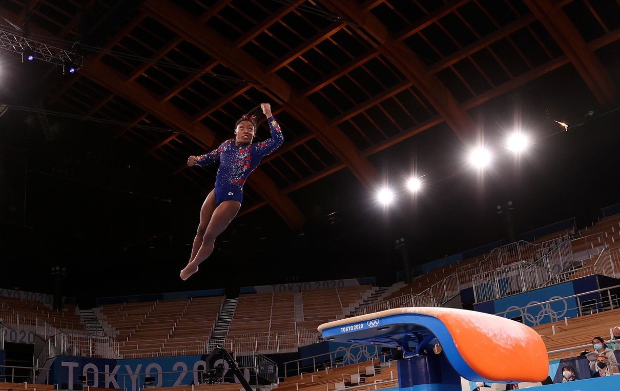 Simone Biles (che si è sposata con il suo match) e le altre star che hanno fatto riparlare di Raya, l’app di dating per ricchi article-post