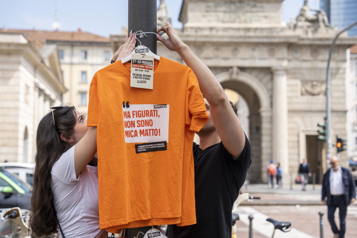 La campagna che ti spiega perché bisogna spogliarsi dai pregiudizi sulla psicoterapia article-post