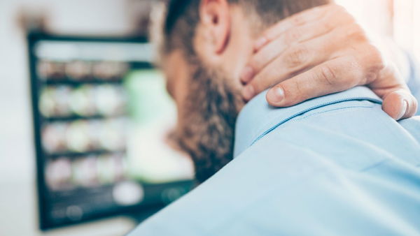 Quel 50% di lavoratori che si sente tenuto all’oscuro sull’utilizzo dell’AI nella propria azienda