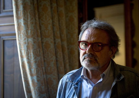 Il precedente: la foto di Oliviero Toscani usata da FdI contro le adozioni omogenitoriali article-post