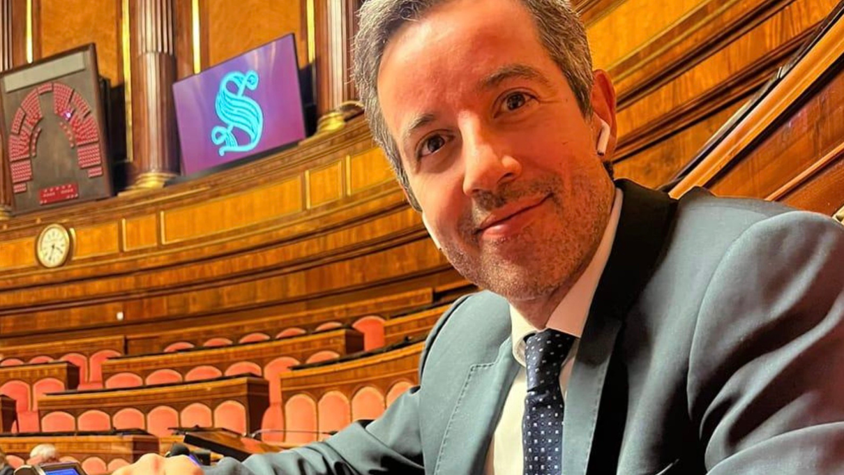 «Prima di legiferare sull’AI, occorre conoscere l’AI», l’intervista al senatore Marco Lombardo article-post