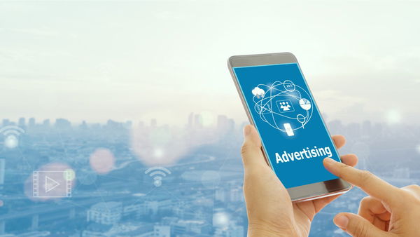 I brand coinvolti nel processo di monetizzazione che sfrutta contenuti editoriali AI