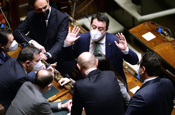 Il governo vuole introdurre un nuovo reato contro creator e YouTuber che “istigano alla violenza”