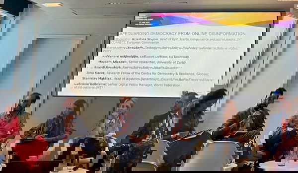 Occhio alla disinformazione politica sui social, soprattutto con l’intelligenza artificiale