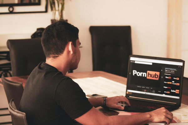 Cosa fa Pornhub con i dati degli utenti? Scende in campo anche il Garante Privacy