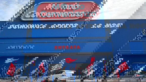 Il caso Mondo Convenienza: lavoratori in sciopero, mentre l’azienda assolda influencer