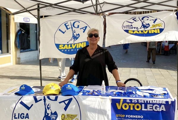 Chi è Monica Poli, la donna dell’audio virale «Attenzione, borseggiatrici!»