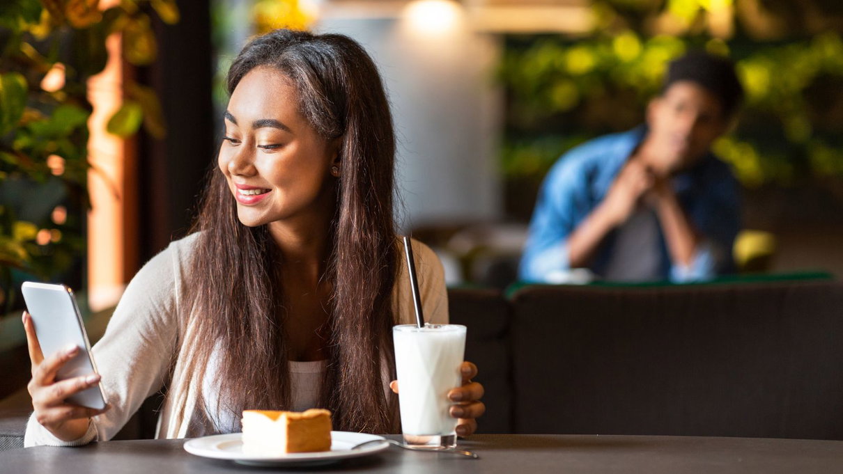 Hinge prova a spiegare come funzionano le relazioni ai tempi delle dating app article-post