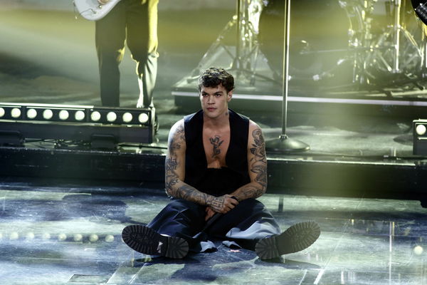 La piaga del bagarinaggio digitale: dai Coldplay ai Maneskin e Blanco