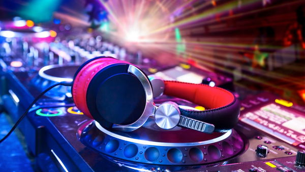 La musica al servizio dell’AI (ma a pagamento): la trattativa Universal-Google