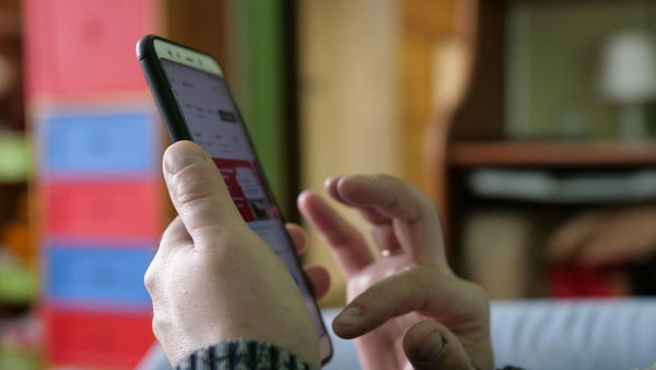 Chi è stato testato con feed cronologico passa meno tempo sui social di chi è stato testato con feed algoritmico