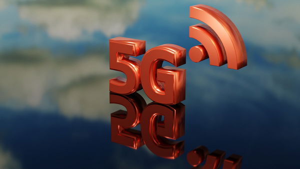 Come viene affrontata la questione del potenziamento delle frequenze del 5G