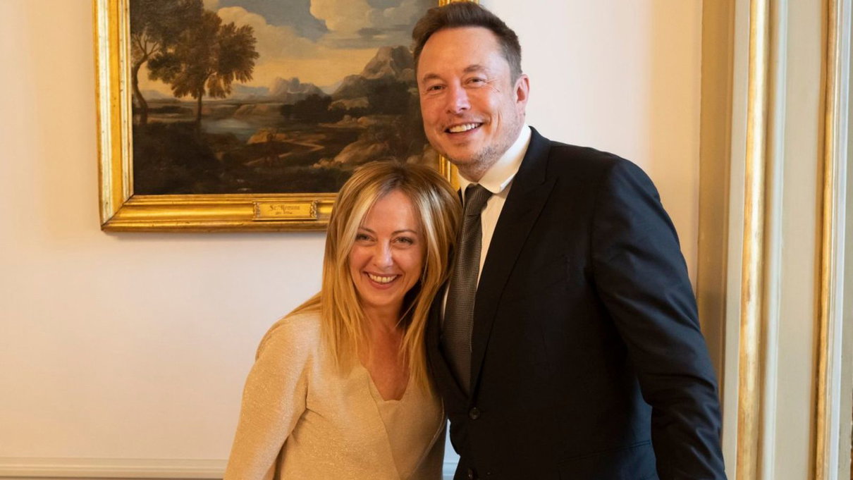 Musk ha acquistato Twitter per estirpare il “woke mind virus” che avrebbe infettato la figlia trans article-post