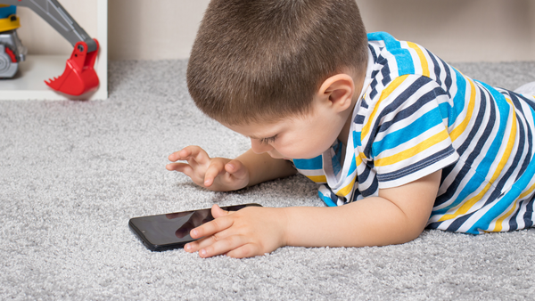 Quanto tempo possono utilizzare i device elettronici i nostri figli? I consigli della dottoressa Stocchino