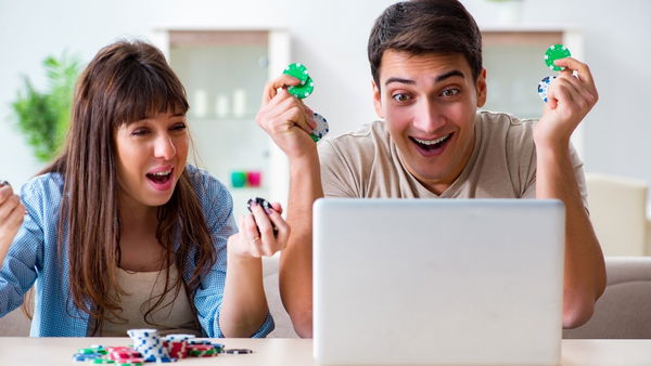 Gioco d’azzardo illegale  cresciuto del 50% con la pandemia, nativi digitali sempre più a rischio