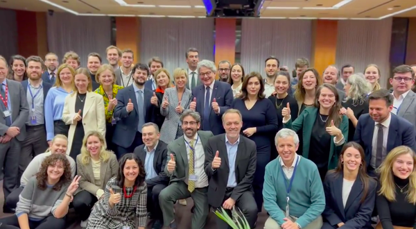 Perché tutti stanno esultando per l’AI Act (ma in pochi sanno cosa c’è scritto)