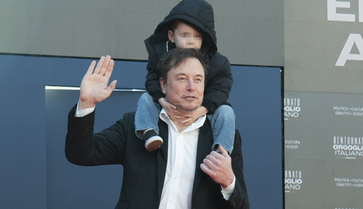 Cosa rischia Elon Musk dopo la procedura della Commissione UE contro X article-post