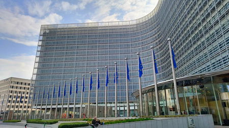 La Commissione UE ha messo nel mirino del DSA Pornhub e altri siti per adulti article-post