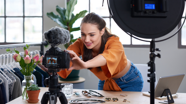 Il profilo dell’influencer che dovrà rispettare le linee guida Agcom