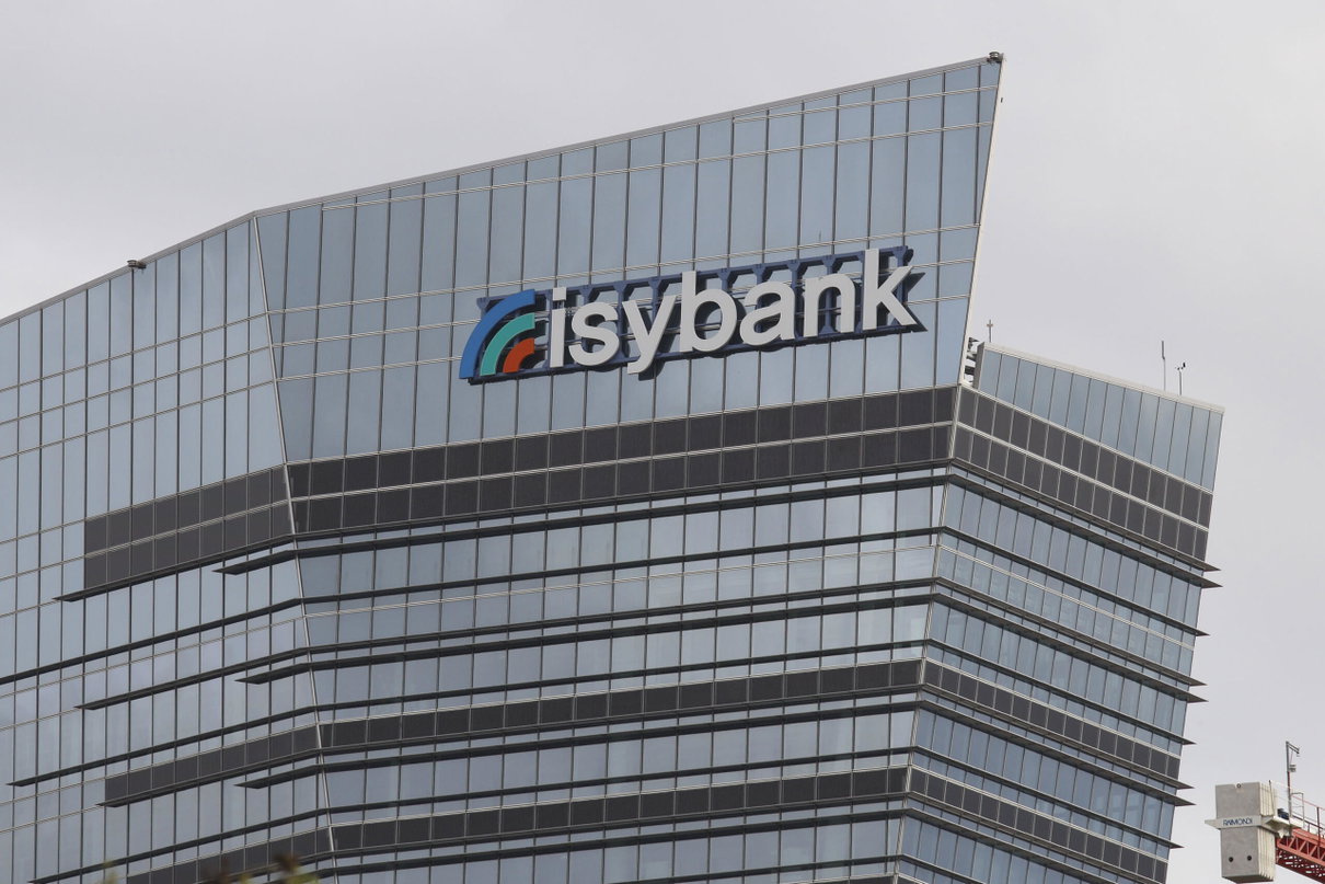 Oggi è il giorno della decisione: i clienti Intesa Sanpaolo dovranno valutare il passaggio a Isybank +Rpt+ article-post