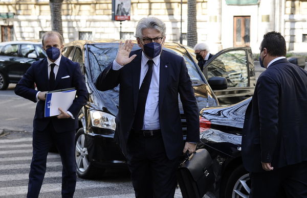 Perché la UE ha avviato indagini contro Meta, Google, Apple