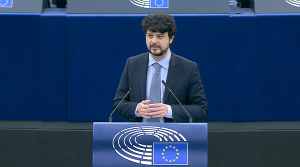 Le stoccate sull’AI Act al governo di Giorgia Meloni