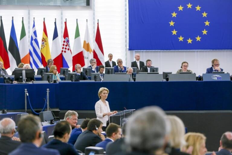 La Commissione UE fa tremare quattro Big Tech
