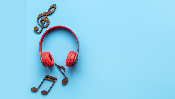 Quali erano le accuse mosse da 17 etichette musicali