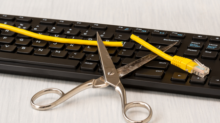 E allora, per bloccare la pirateria perché non chiudere l’internet? article-post