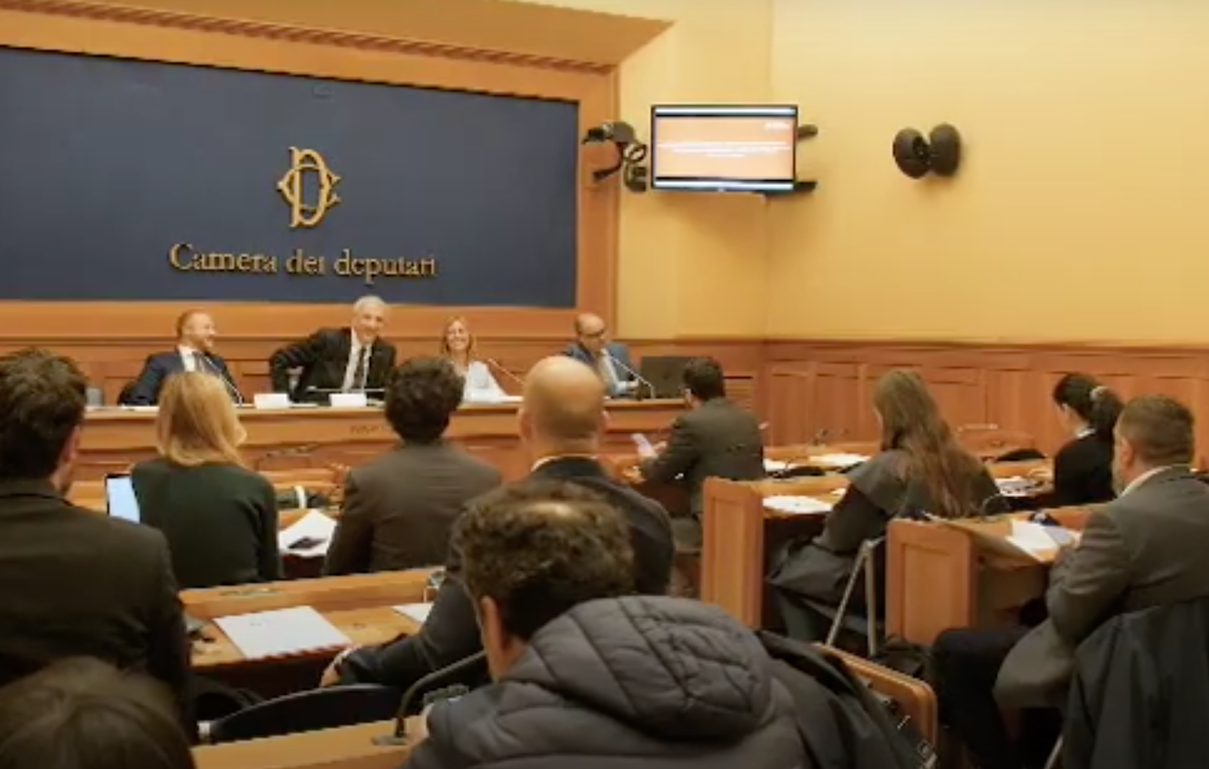 Fratelli d’Italia vuole dichiarare guerra alle truffe online article-post