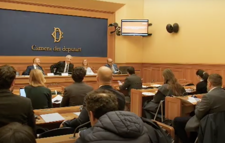 Fratelli d’Italia vuole dichiarare guerra alle truffe online article-post