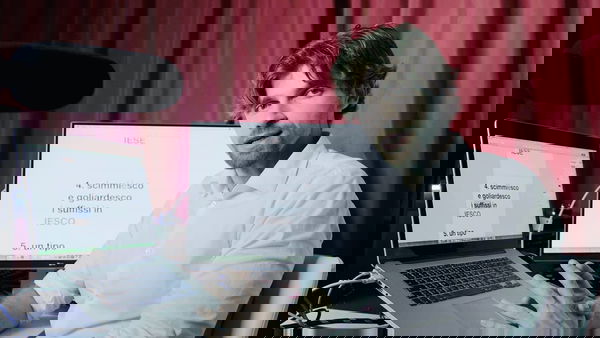 «Performer? Sono un docente che ama cazzeggiare»: un viaggio nel mondo di Michele Lettera