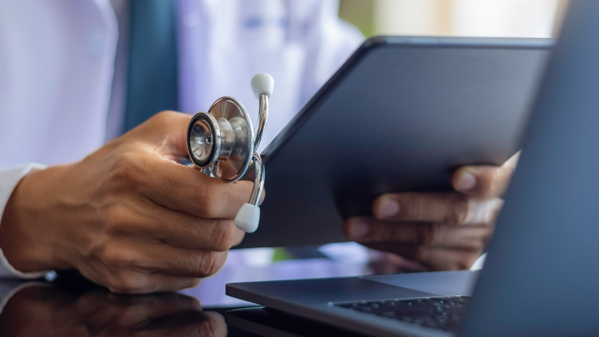 La grande fuga dei giovani medici dalla professione (e dall’Italia) article-post