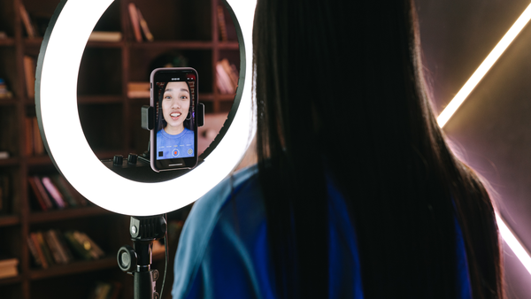 Agcom sta cambiando la definizione di “influencer”?