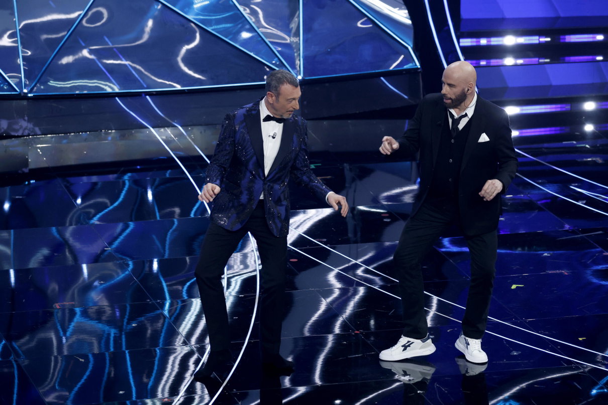 Le scarpe di John Travolta sono costate 206mila euro alla Rai (quindi a noi) article-post