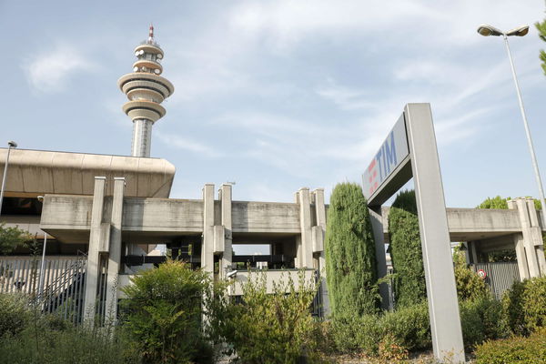 TIM, da monopolista della rete telefonica italiana a “senza rete”