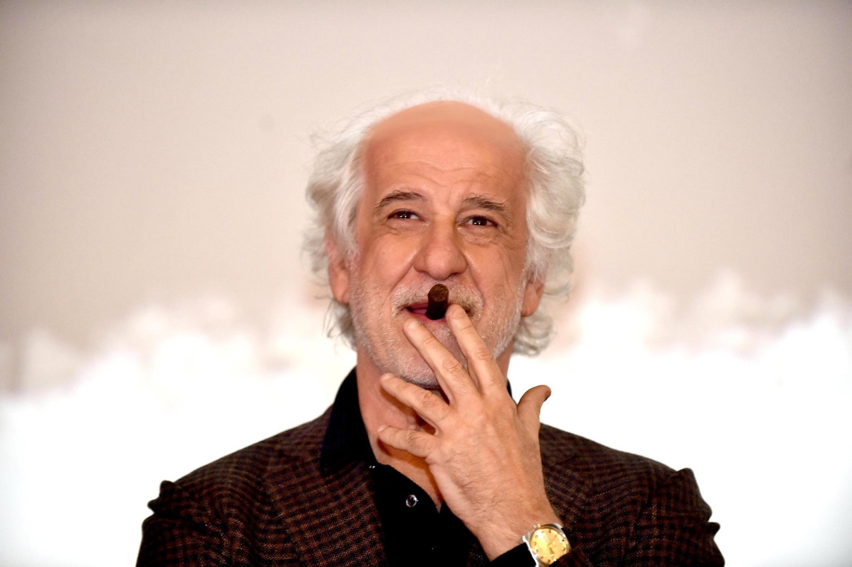 Toni Servillo: «È bene che “Loro” ci sia almeno su TikTok, perché il film non c’è in Italia» article-post