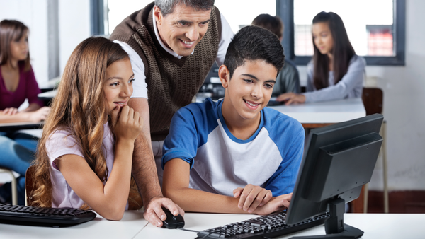 I giovani d’oggi hanno più competenze digitali, ma non sanno riconoscere le fake news