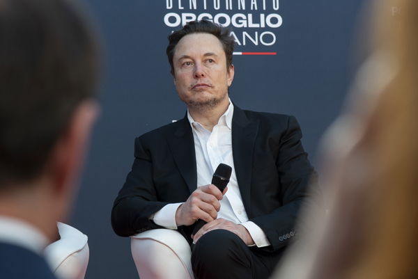 Elon Musk vuole cancellare anche gli hashtag da X