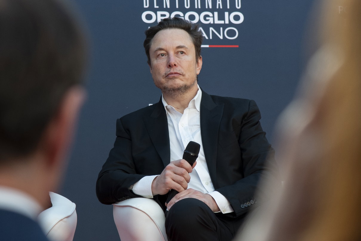 Elon Musk vuole cancellare anche gli hashtag da X article-post