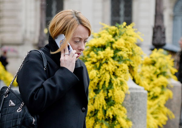 Il governo vuole proteggere le proprie chat con un “Whatsapp di Stato”