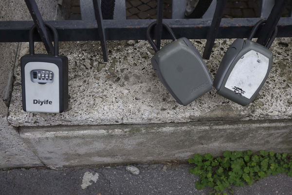 Addio al check-in online per alberghi e affitti Airbnb