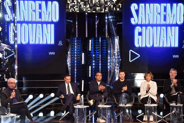 Canta che ti passa: la Rai rischia davvero di perdere Sanremo?