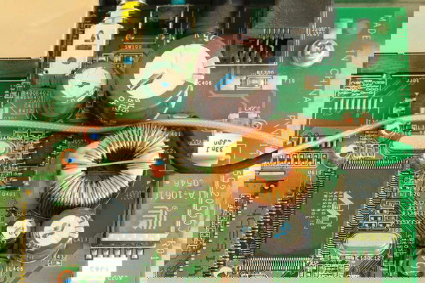 L’emendamento di Fratelli d’Italia che vuole inventare la «tassa» sull’ADSL