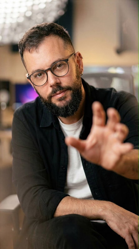 Gabriele Aprile: «Ho perso la voce, ma non la mia storia. L’intelligenza artificiale mi ha restituito la libertà di creare»