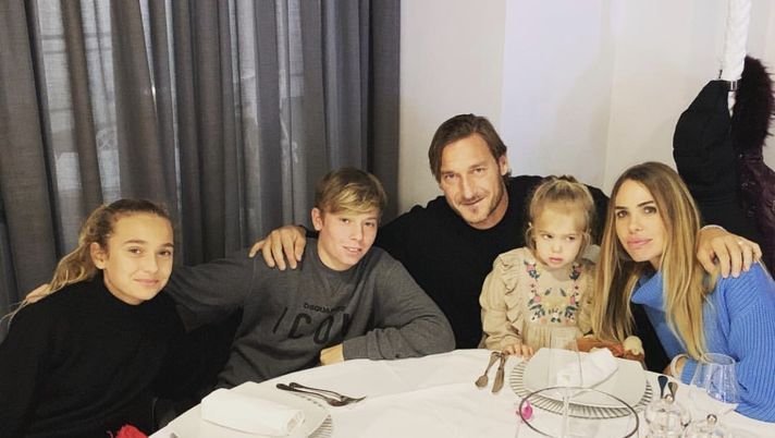 Francesco Totti San Valentino con famiglia