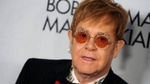 Elton John contro il Vaticano: "Ipocrisia"